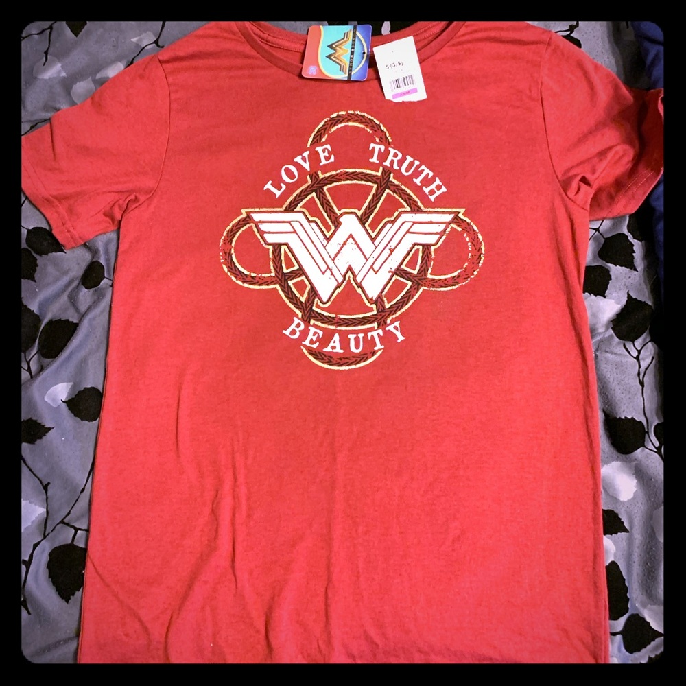 NWT DC Comics Wonder Women T- shirt size S